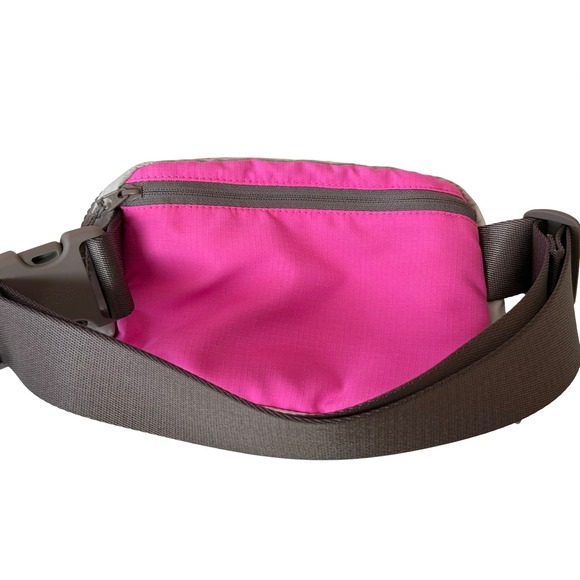 Lululemon Everywhere Belt Bag 1L Pow Pink Light / Lunar Rock / Chrome - Picture 3 of 10